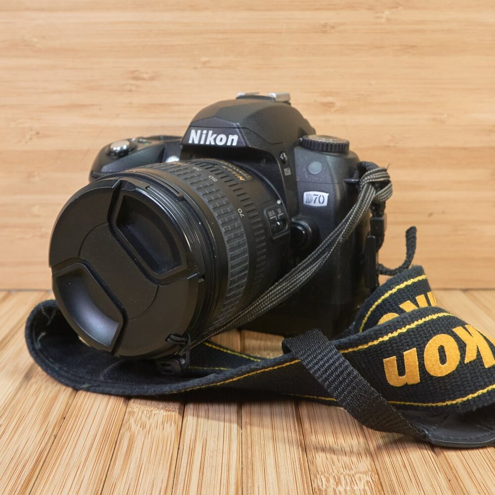 Nikon D70 6.1MP Digital SLR Camera, with Nikkor AF-S 18-70mm ED Lens